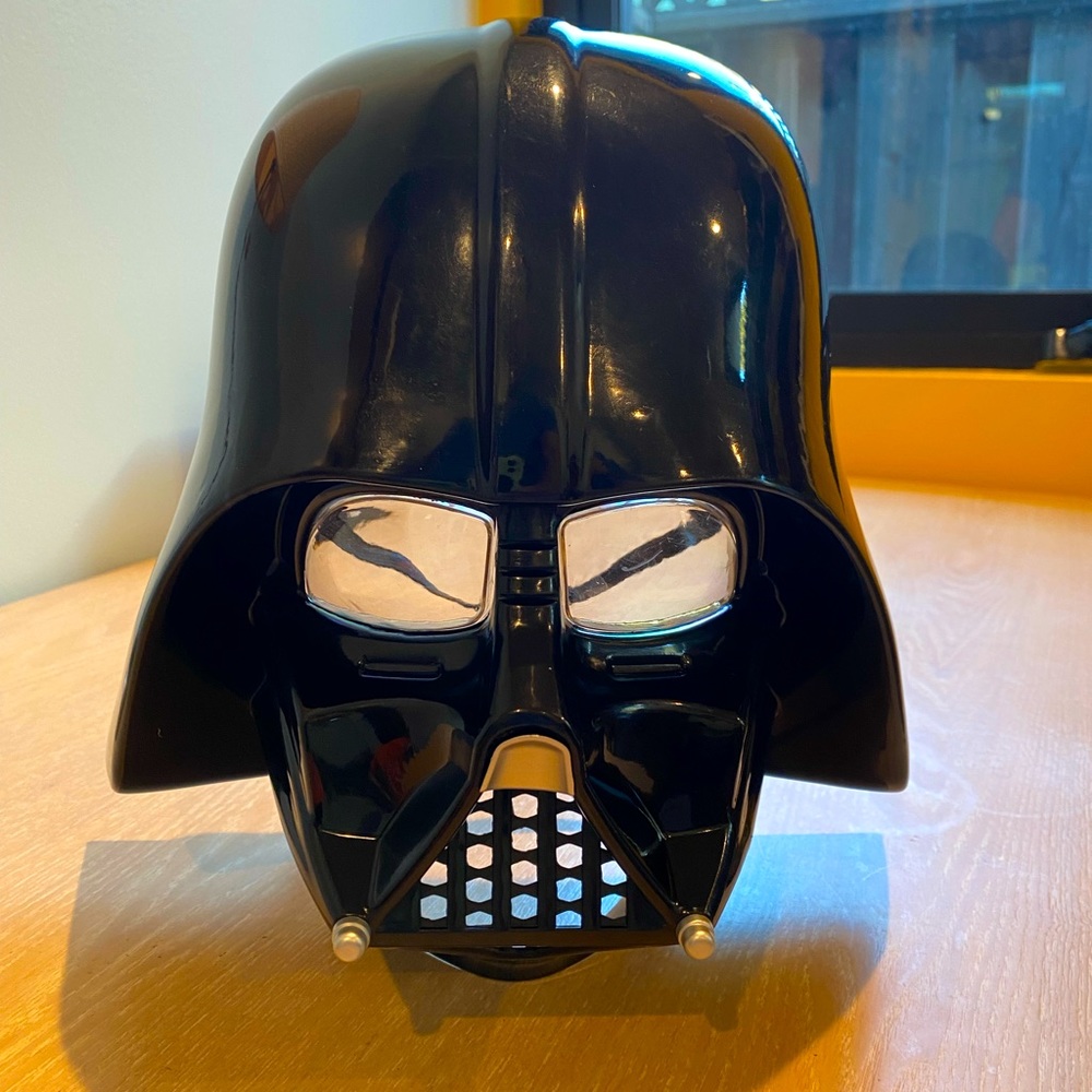 NWOT Darth Vader Halloween mask